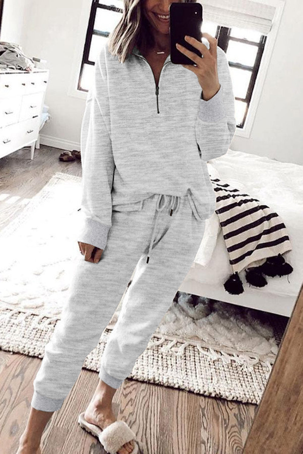 Conjunto de ropa de estar por casa con pantalón con cordón y top con media cremallera de color liso gris